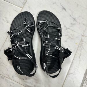 NWOB Chaco ZX/3 Classic sandal in the Scatter Black & White size 9